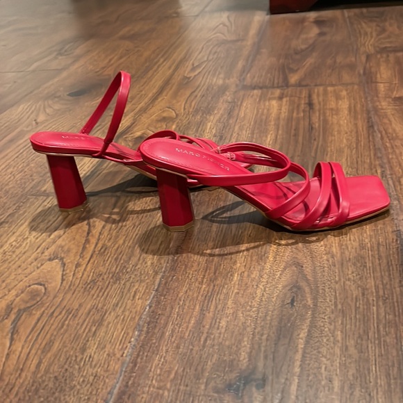 Red Sandal Marc Fisher Heels - Picture 4 of 7